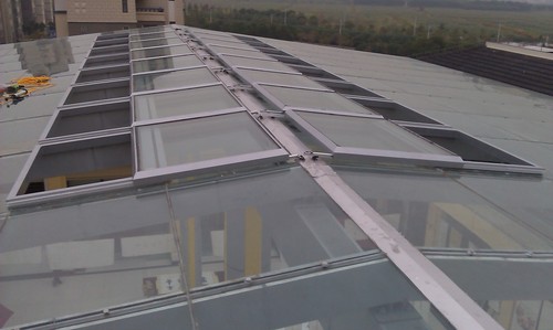 平屋顶电动平移天窗的特点