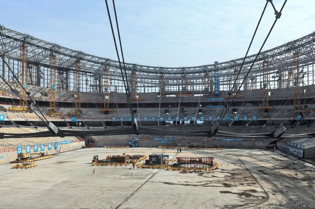 余杭国际体育中心专业足球场屋面索结构张拉圆满完成